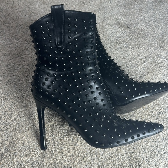 azalea wang Shoes - Azalea Wang studded black stiletto ankle bootie size 9